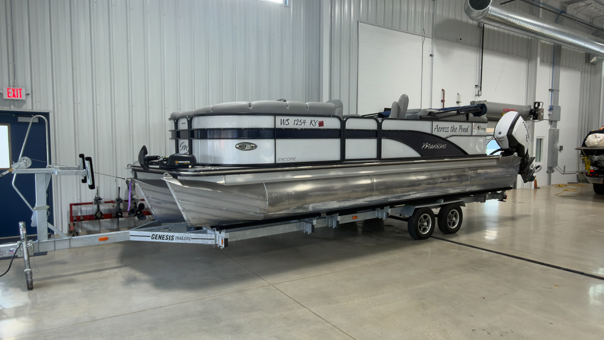 2018 Manitou 23 Encore RF Dual SHP