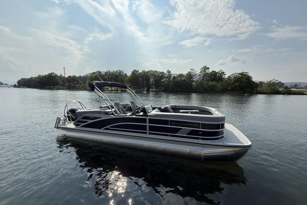 Used Bennington M Line Luxury Quad Bench Tritoon Boats For Sale