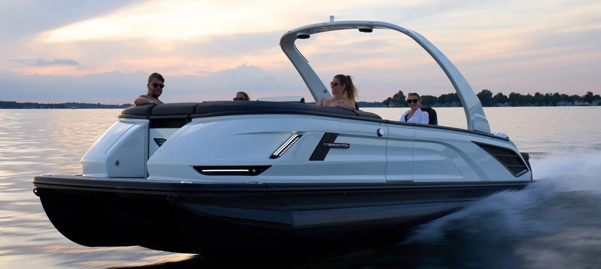 Used Bennington QX Line Luxury Swingback Tritoon Boats For Sale 